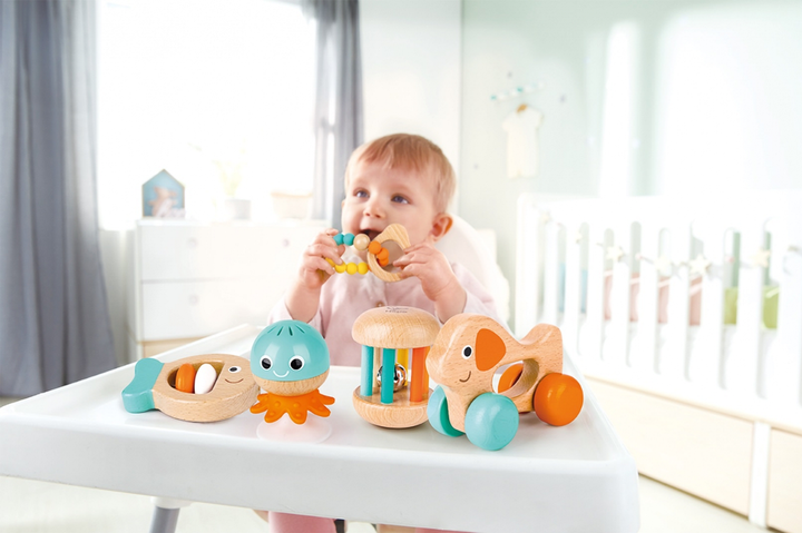 Set 5 De Sonajeros Sensorial De Madera Hape Bebés