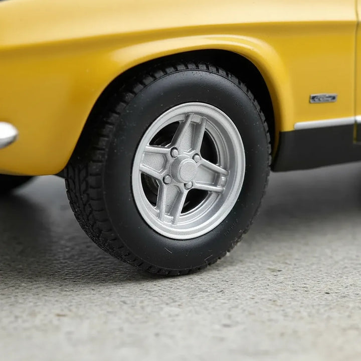 Carro Coleccionable A Escala 1:32 Ford Capri Rs2600 Amarillo