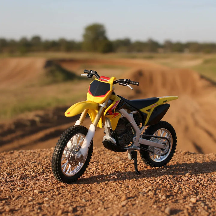 Moto Suzuki Rmz 450 1/18 Die Cast Bburago