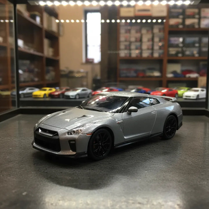 Carro Coleccionable Bburago A Escala 1:43 Nissan Gt-r Gris