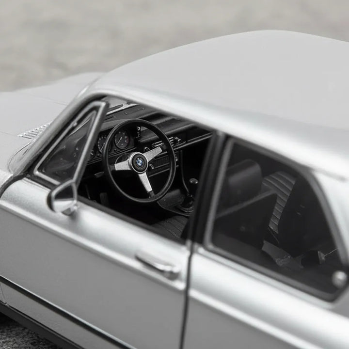 Carro Coleccionable A Escala 1:32 Bmw 2002 Tii 1972 Plateado