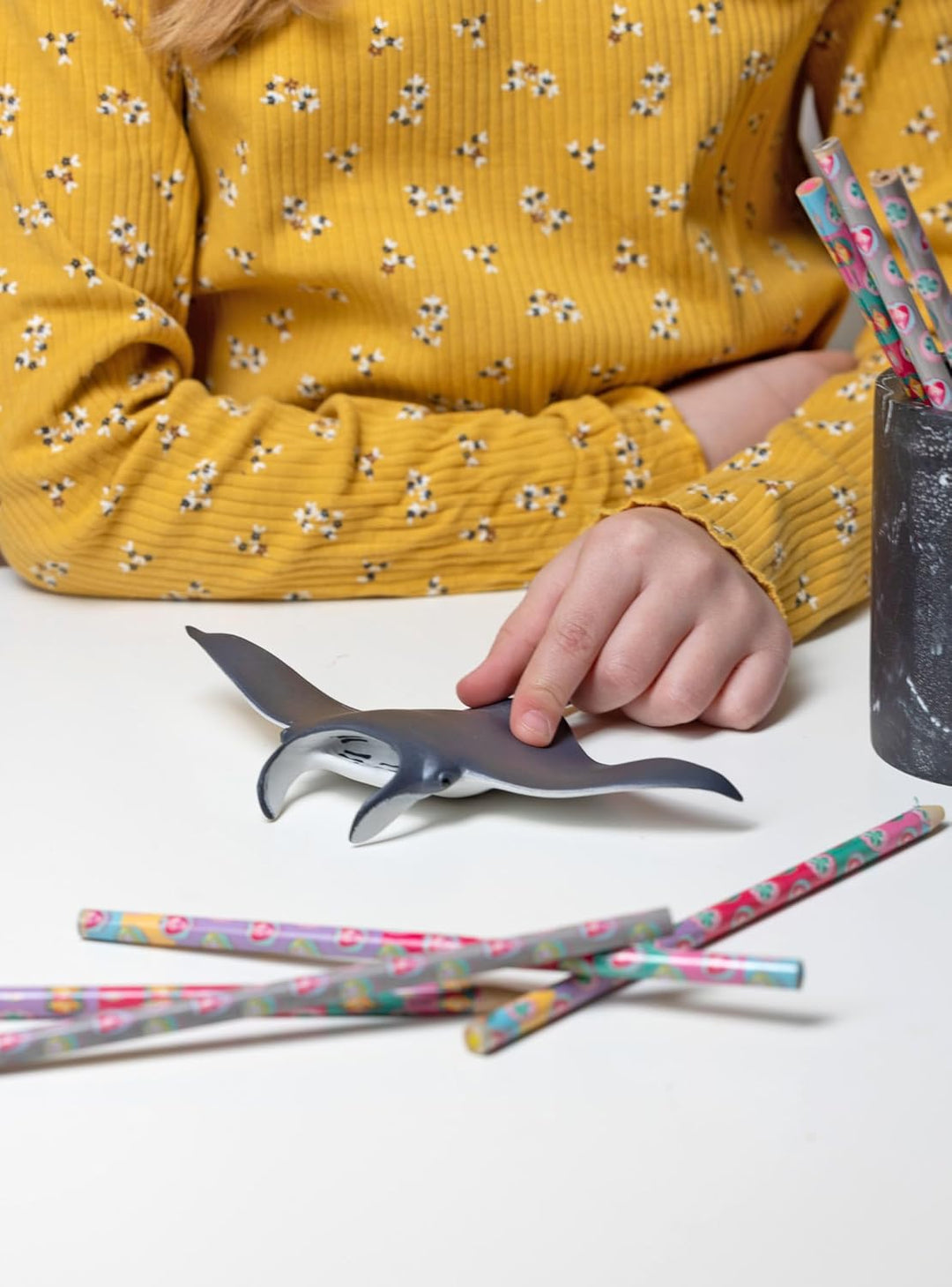 Figura manta raya pintada a mano para niños adultos