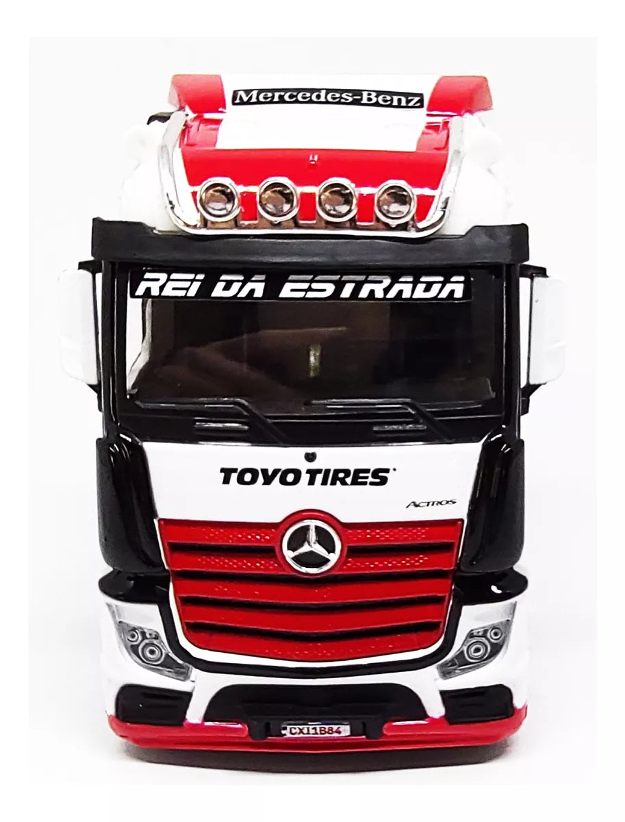 Camión  escala mercedes benz toyo tires Bburago