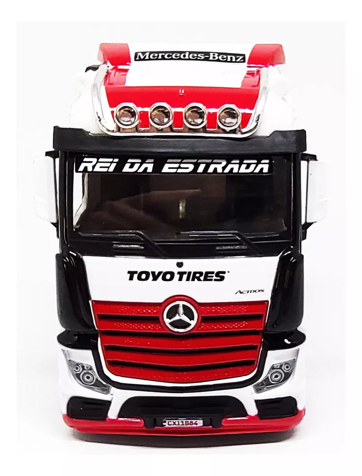 Camión  escala mercedes benz toyo tires Bburago