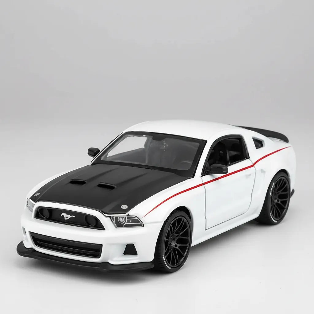 Carro Colección  A escala 1/24 Se 2014 Ford Mustang Street