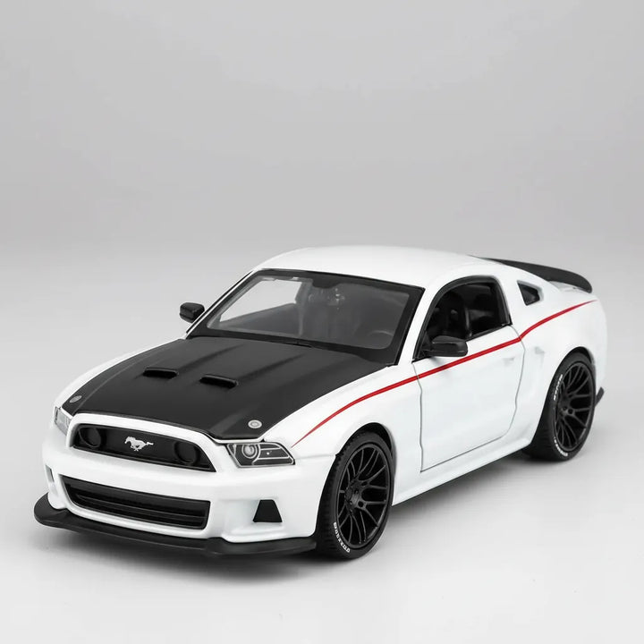 Carro Colección  A escala 1/24 Se 2014 Ford Mustang Street