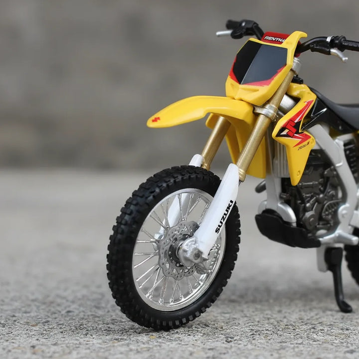 Moto Suzuki Rmz 450 1/18 Die Cast Bburago