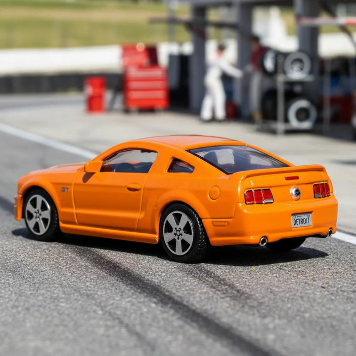 Carro A Escala 1:43 Ford Mustang Gt Naranja