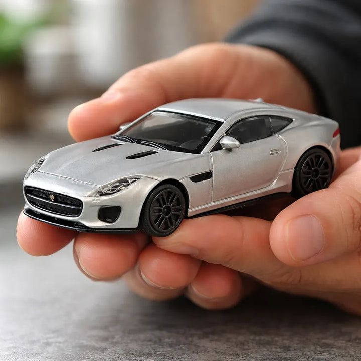 Carro A Escala 1/43 Jaguar F-type Coupe Plateado