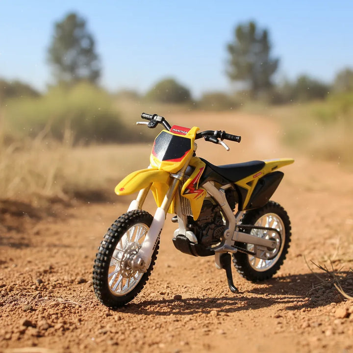 Moto Suzuki Rmz 450 1/18 Die Cast Bburago