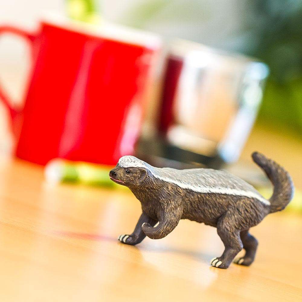 Figura Animales Tejon De Miel Pintado a Mano