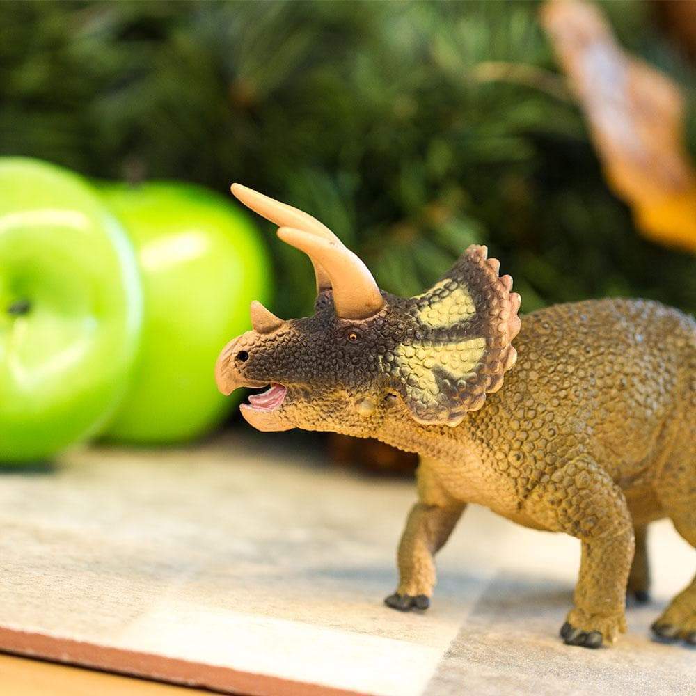 Figura Dinosaurio Triceratops Pintado a Mano