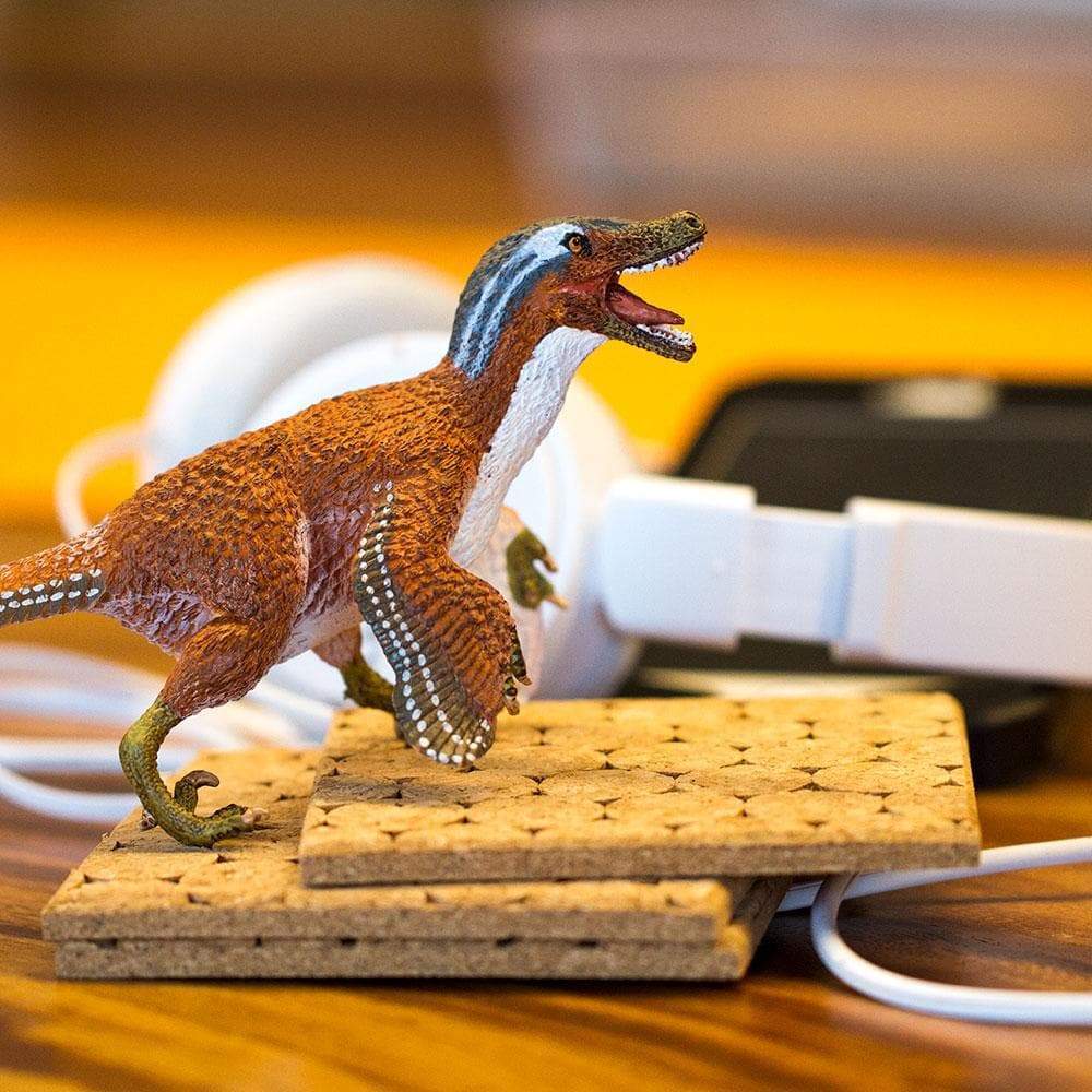 Figura Dinosaurio Velociraptor Pintado a Mano