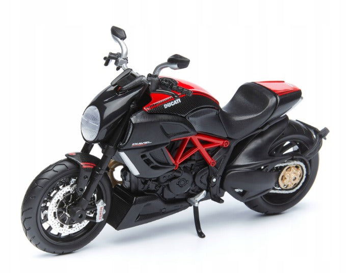 Moto A Escala 1/12 Ducati Diavel Coleccionable Para Armar
