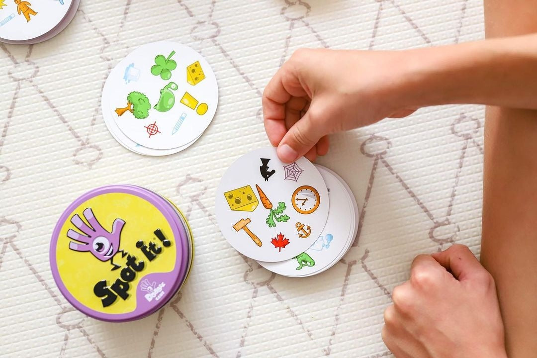 Juego De Mesa Dobble 5 en 1 Spot It