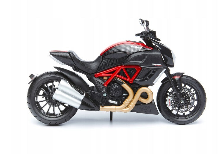 Moto A Escala 1/12 Ducati Diavel Coleccionable Para Armar